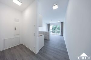 Eingangsbereich mit Blick auf den Balkon