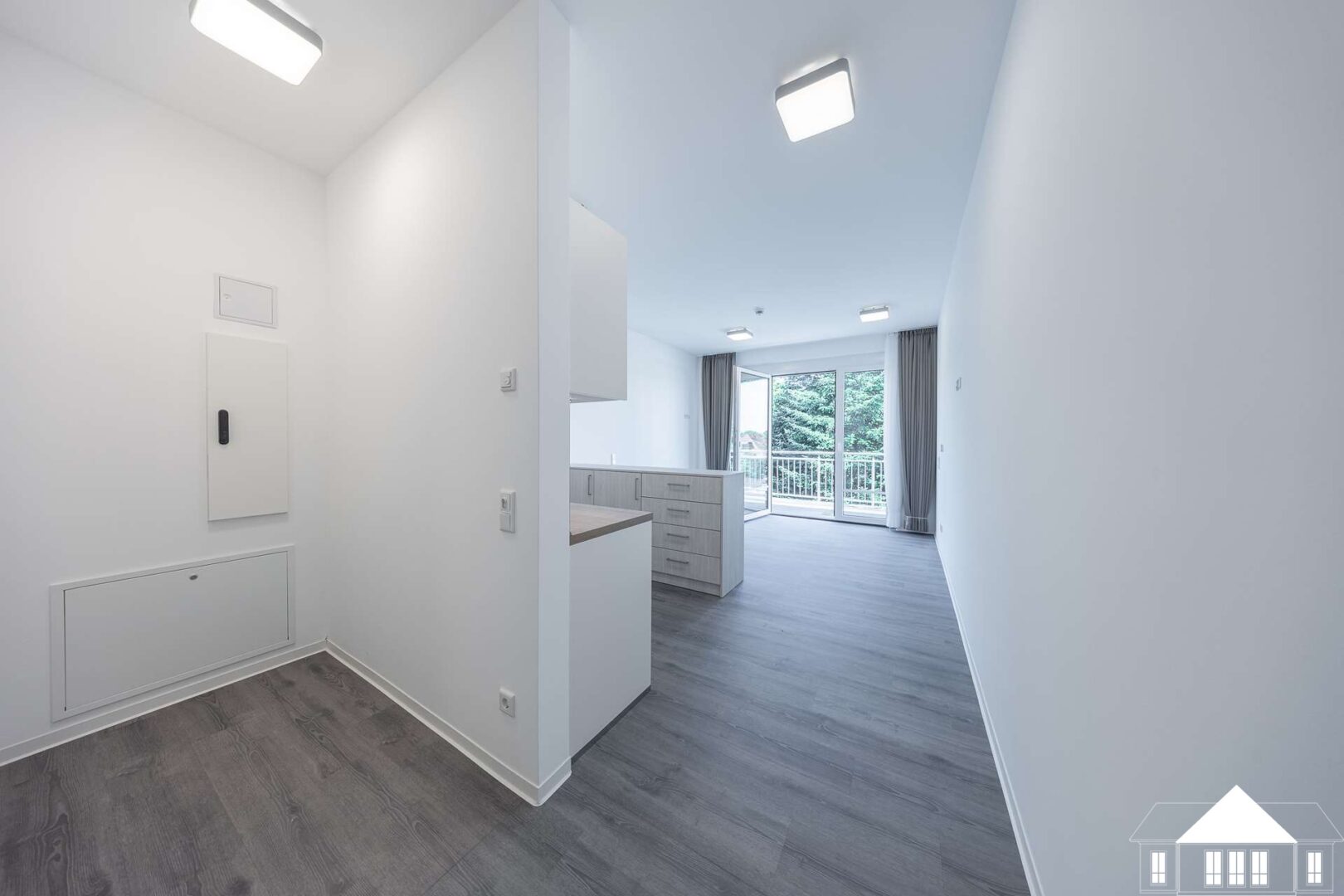 Eingangsbereich mit Blick auf den Balkon